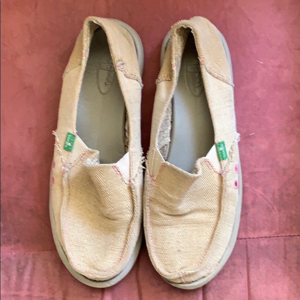 Sanuk shoes